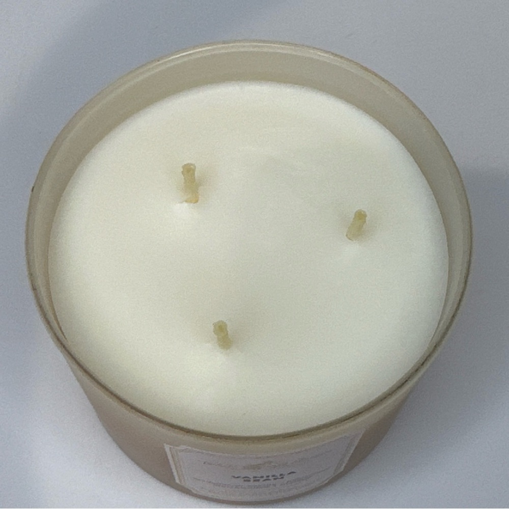 Bath & Body Works White Barn Vanilla Bean 3-Wick Candle, 14.5 oz - Ivory *READ* - Picture 10 of 12